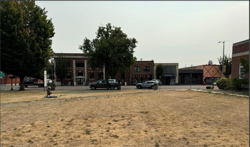 411 E 1st St, Newberg, OR à vendre - Photo principale - Image 1 de 2