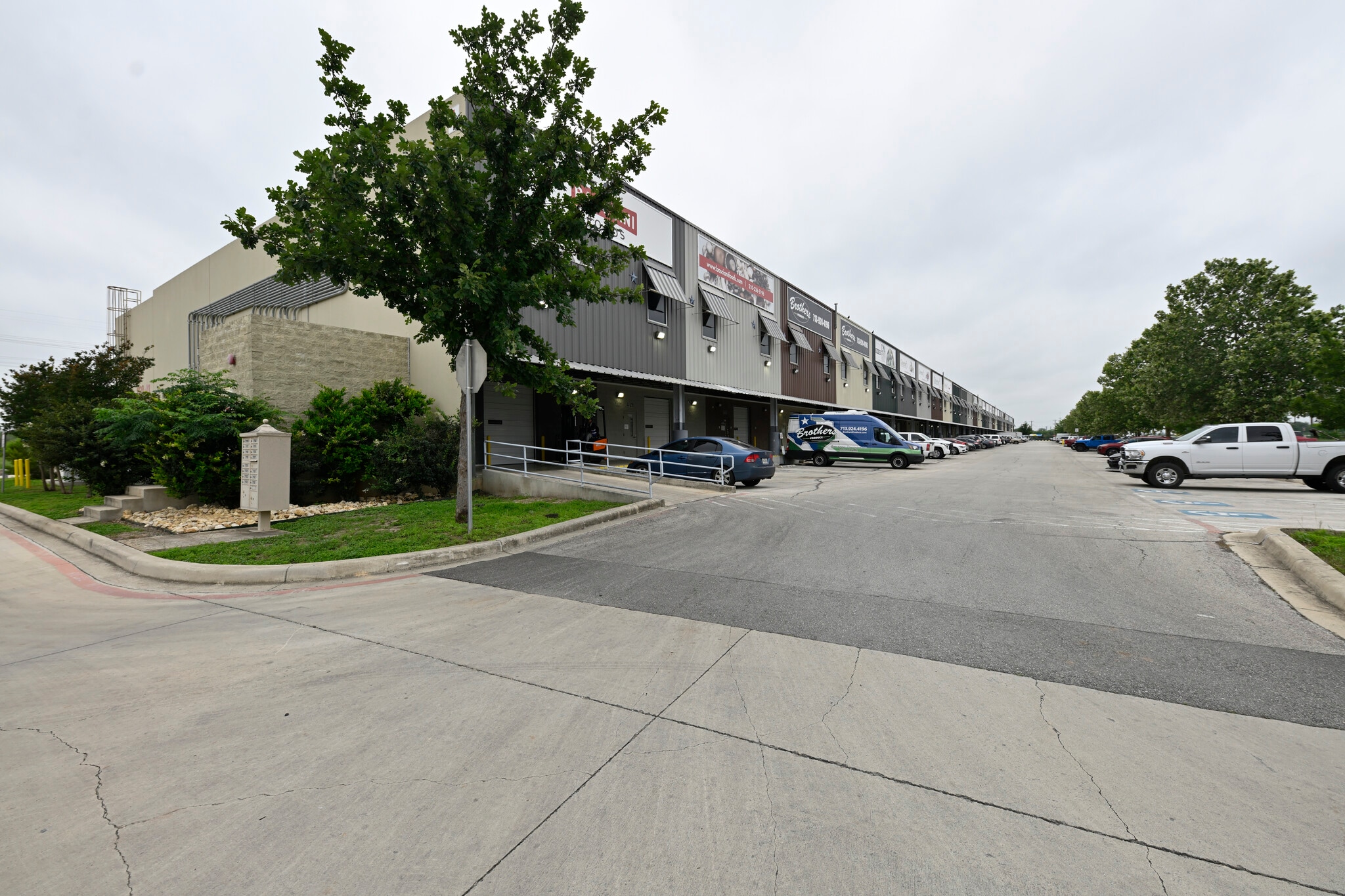 9342 SE Loop 410, San Antonio, TX for lease Building Photo- Image 1 of 7