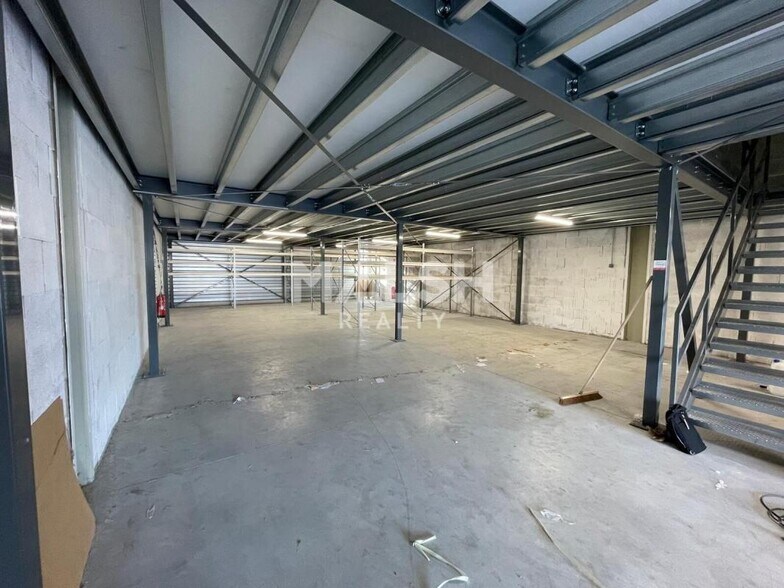 Flex in Beynost for lease - Building Photo - Image 2 of 7