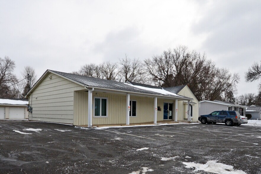 4066 White Bear Ave, White Bear Lake, MN à vendre - Photo du bâtiment - Image 3 de 11