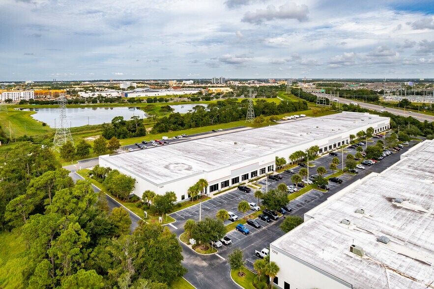 7272 Kingspointe Pky, Orlando, FL à louer - Aérien - Image 3 de 7