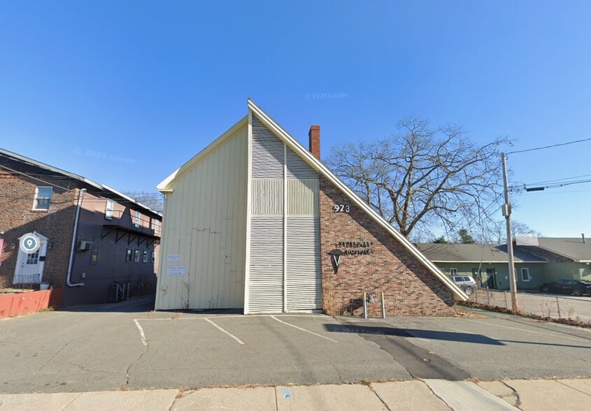 975 Forest Ave, Portland, ME for lease - Primary Photo - Image 1 of 1