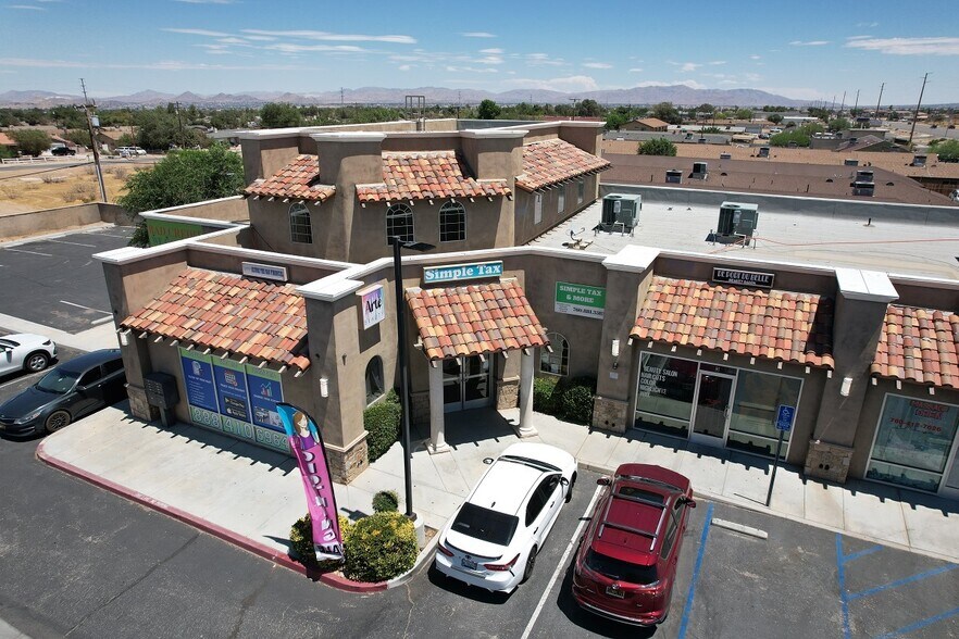 15370 Bear Valley Rd, Victorville, CA à louer - Photo du bâtiment - Image 2 de 4