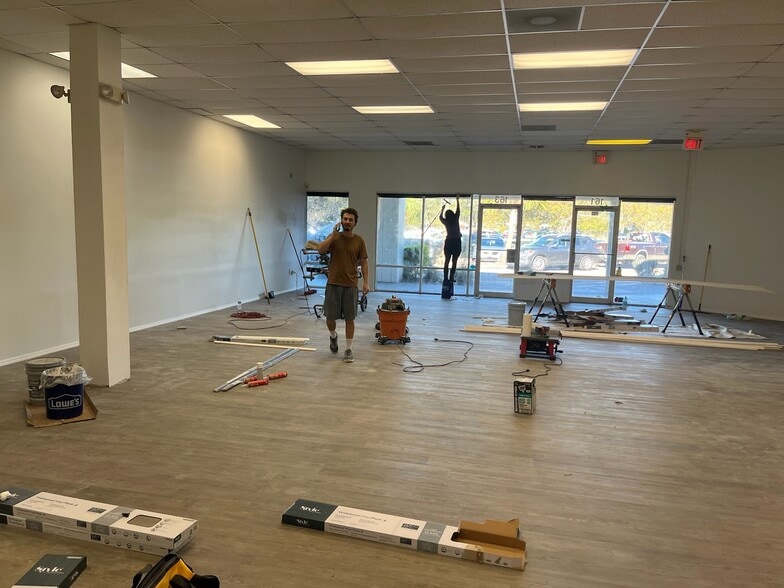 123-195 E Bloomingdale Ave, Brandon, FL for lease - Building Photo - Image 3 of 3