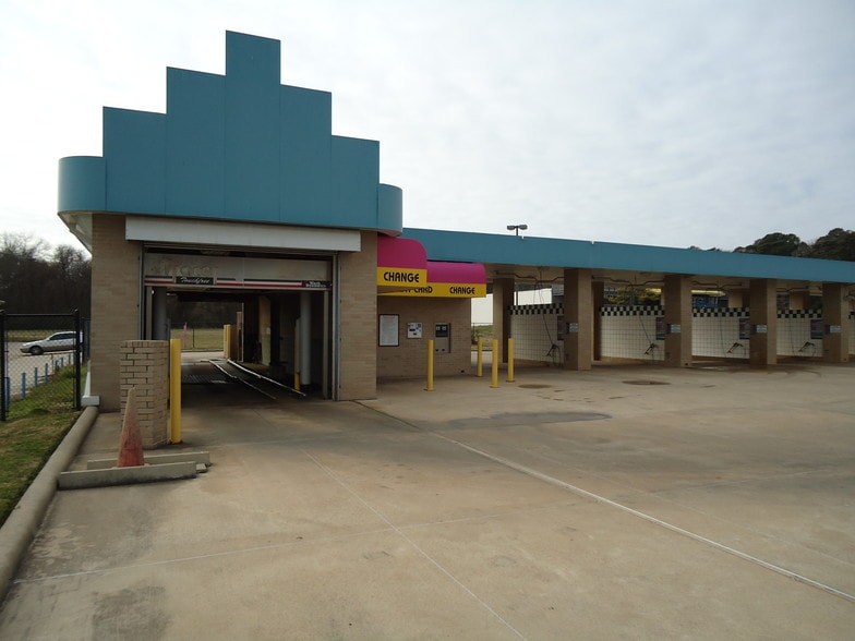 Portfolio Investment 3 Car Washes portfolio of 3 properties for sale on LoopNet.ca - Building Photo - Image 3 of 7