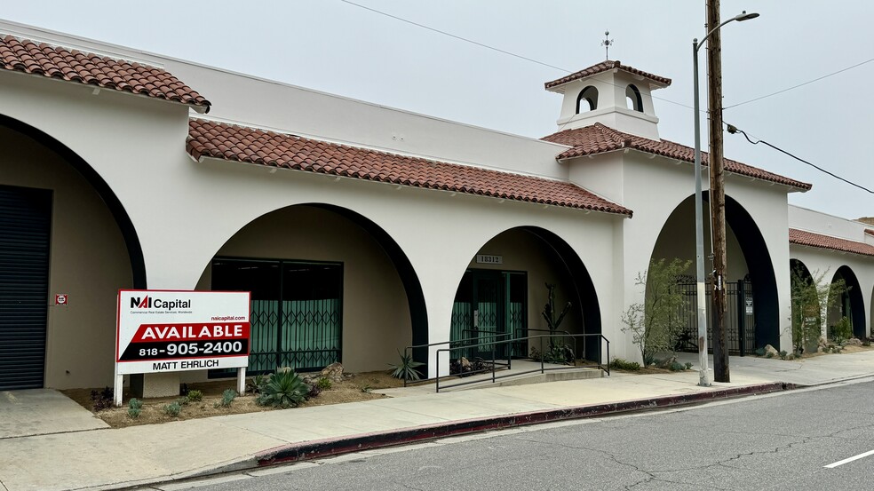 18320-18330 Oxnard St, Tarzana, CA for lease - Building Photo - Image 3 of 9