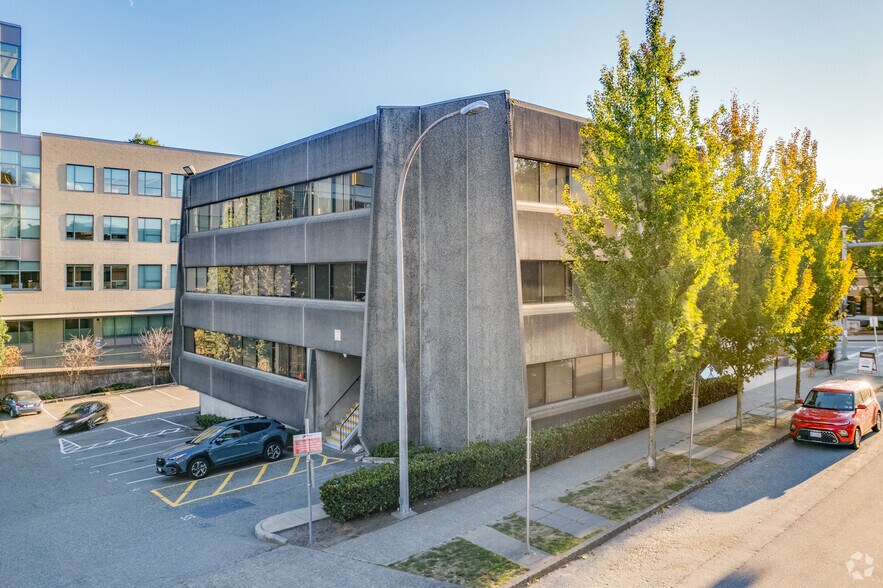 250 Keary St, New Westminster, BC à louer - Photo du bâtiment - Image 3 de 6