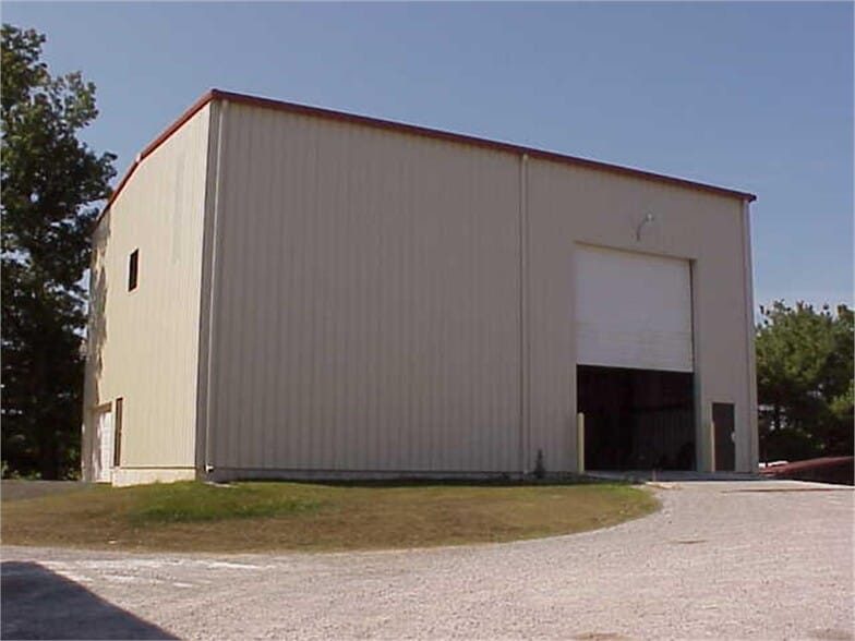 3054 E Division Rd, Monticello, IN à vendre - Photo du bâtiment - Image 2 de 2