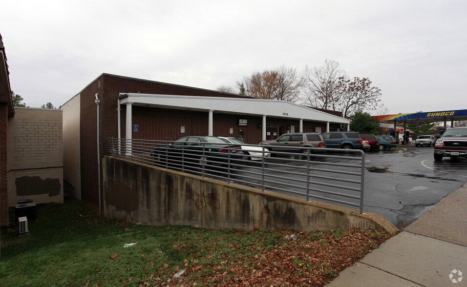 2836 Duke St, Alexandria, VA à louer - Photo du bâtiment - Image 2 de 2