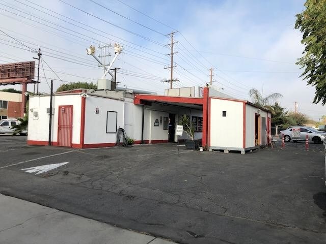 4420 W Magnolia Blvd, Burbank, CA à louer - Photo du bâtiment - Image 3 de 19