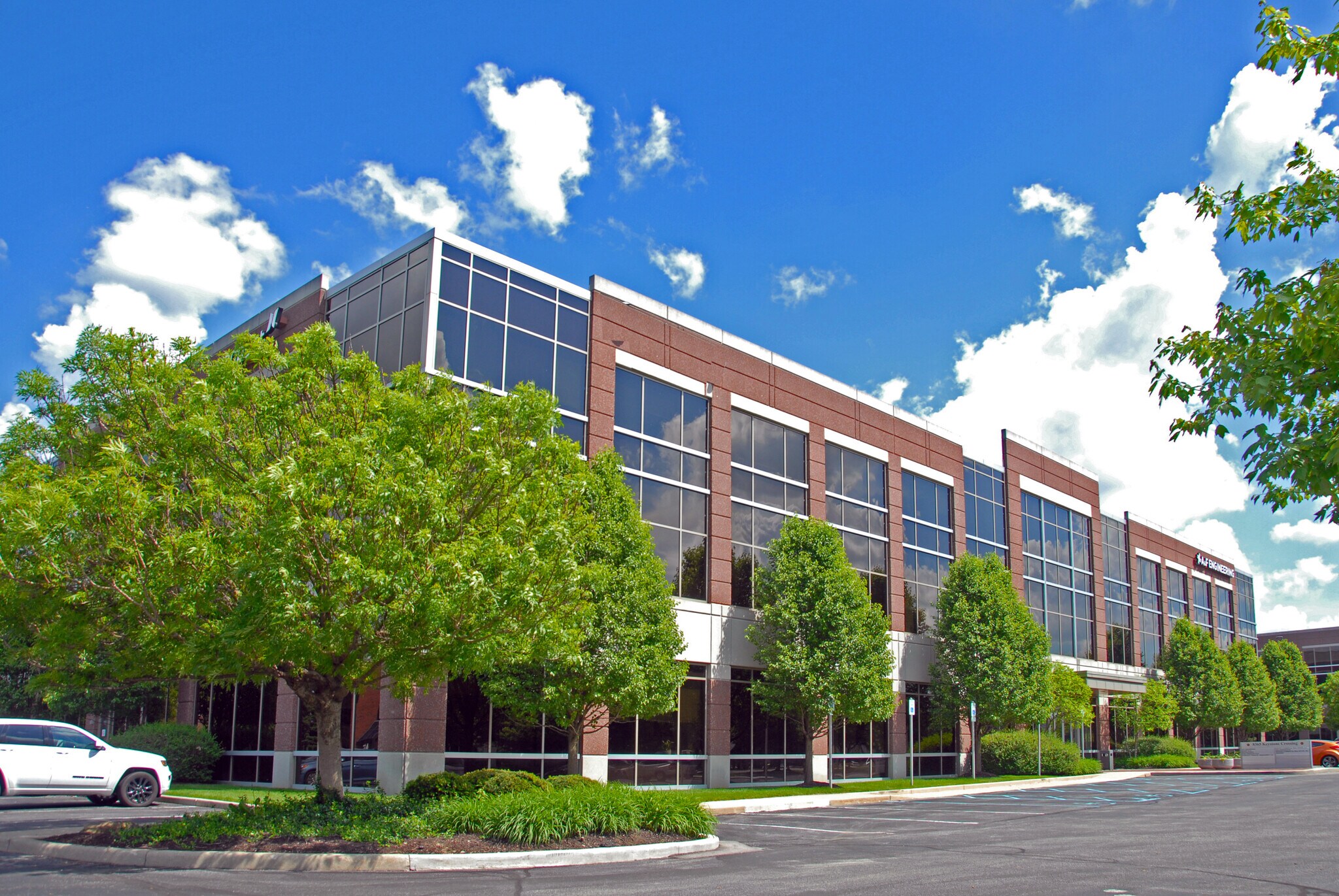 8365 Keystone Crossing, Indianapolis, IN à louer Photo du bâtiment- Image 1 de 5