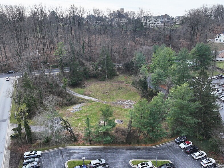 8328 Bellona Ave, Towson, MD à vendre - Photo principale - Image 1 de 5