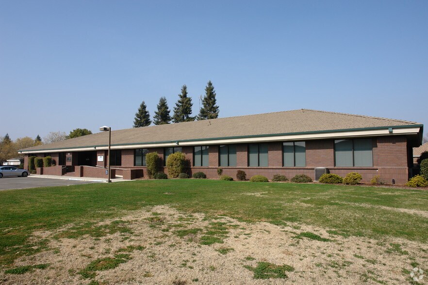 3924 W Caldwell Ave, Visalia, CA à louer - Photo du bâtiment - Image 2 de 15