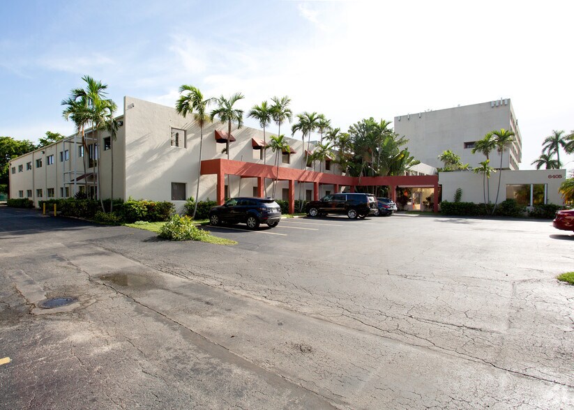 6405 NW 36th St, Miami, FL à louer - Photo du bâtiment - Image 3 de 12