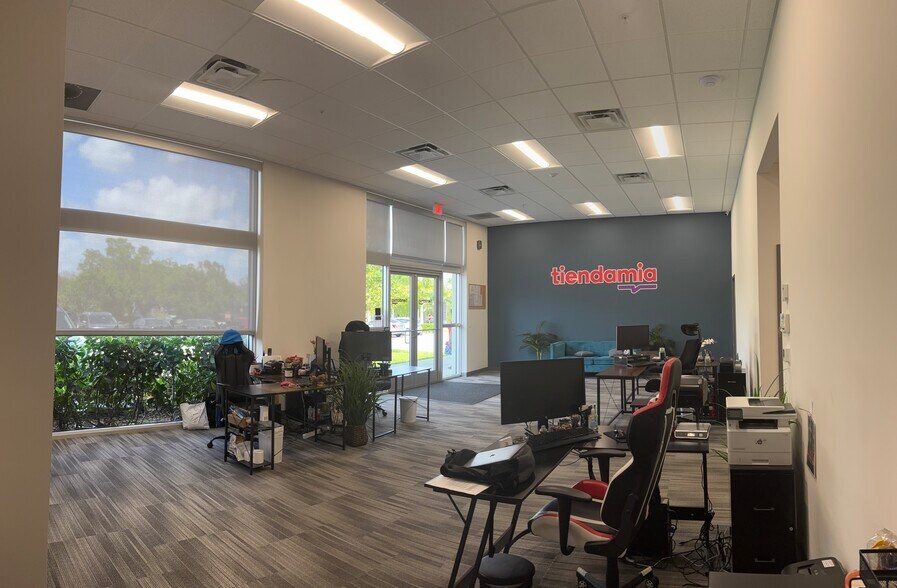 8404 NW 90th St, Miami, FL à louer - Photo du bâtiment - Image 2 de 14