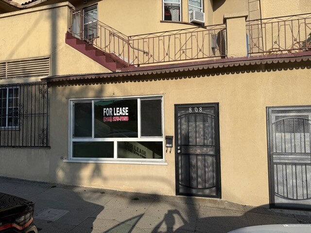 808 Centennial St, Los Angeles, CA à louer - Photo du bâtiment - Image 2 de 2