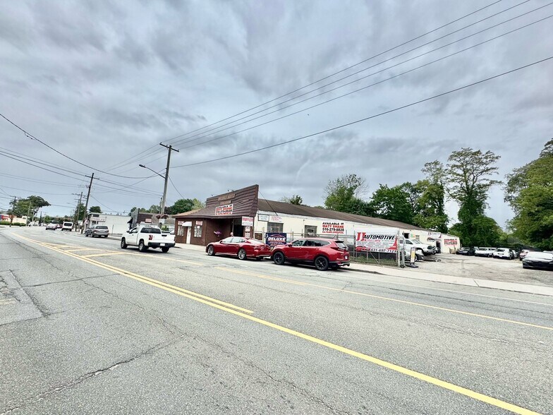 1959 New York Ave, Huntington Station, NY à vendre - Photo du bâtiment - Image 1 de 29
