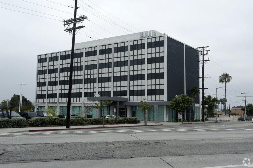 8616 La Tijera Blvd, Los Angeles, CA à louer - Photo du bâtiment - Image 2 de 11
