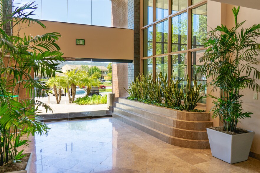 27710 Jefferson Ave, Temecula, CA à louer - Photo du bâtiment - Image 3 de 3