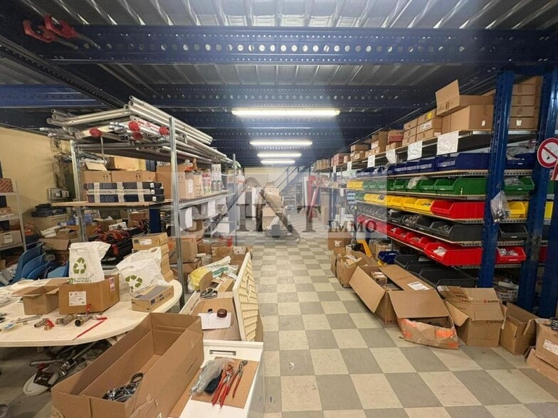 Industrial in Draveil for sale - Interior Photo - Image 3 of 16