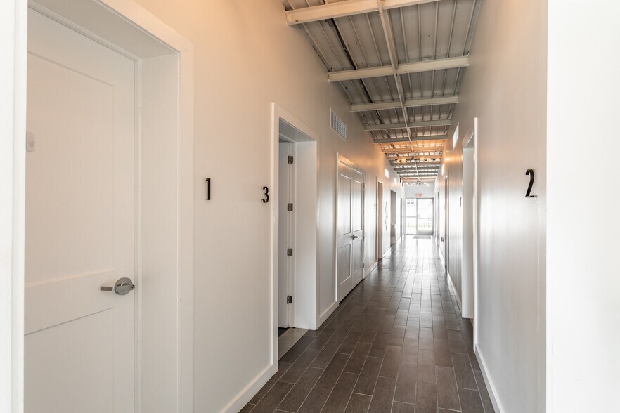 800 Hilton Rd, Ferndale, MI à louer - Photo intérieure - Image 3 de 14