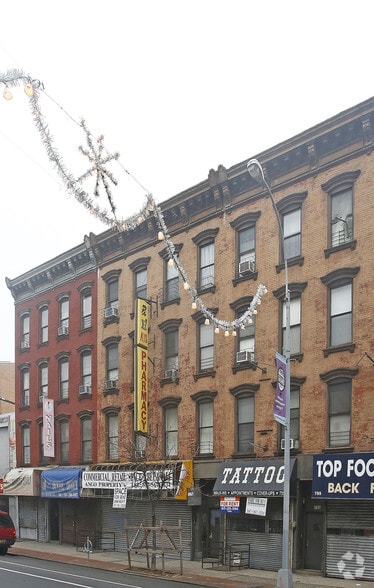 753 Grand St, Brooklyn, NY à louer - Photo du bâtiment - Image 3 de 3