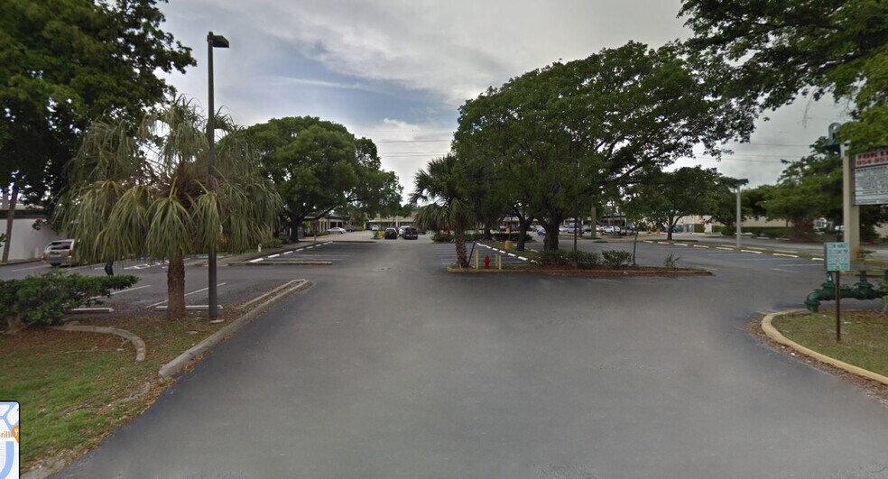 E McNab, Pompano Beach, FL à louer - Photo du bâtiment - Image 2 de 6