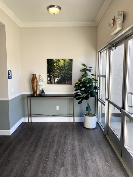 1710 W Main St, Battle Ground, WA for lease - Interior Photo - Image 2 of 2