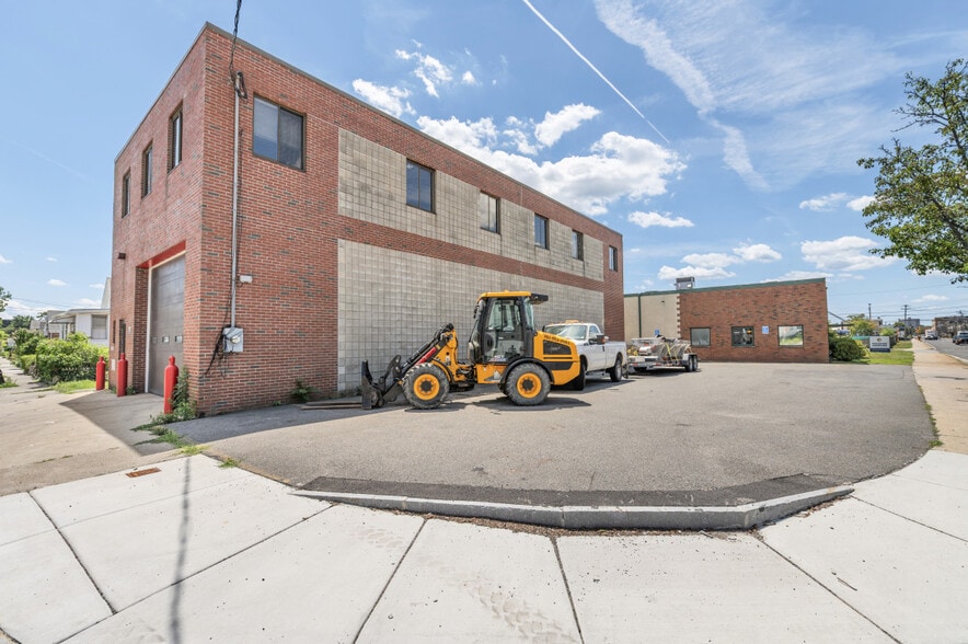 11 Marlboro St, Malden, MA for lease - Building Photo - Image 3 of 21