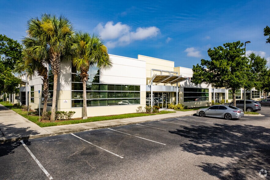 8810 Commodity Cir, Orlando, FL à louer - Photo du bâtiment - Image 2 de 147