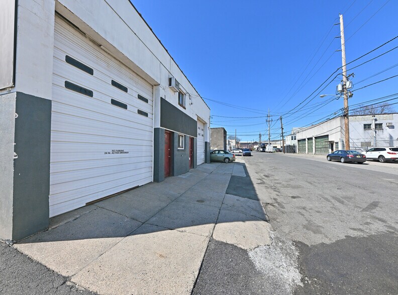 72 Illinois Ave, Paterson, NJ à vendre - Photo du bâtiment - Image 3 de 15