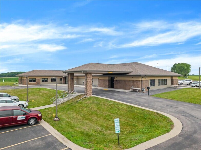 1004 N Loeffler Ave, Caledonia, MN à vendre - Photo du bâtiment - Image 1 de 13