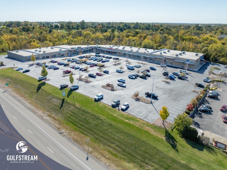 9 Governors Sq, Shelbyville, KY for lease - Building Photo - Image 1 of 19