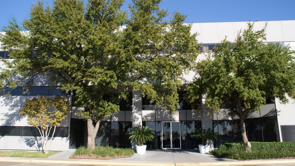 10039 Bissonnet St, Houston, TX à vendre - Photo du bâtiment - Image 2 de 5