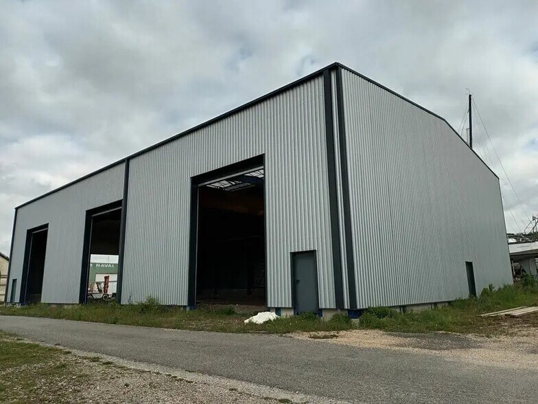 Flex in Tancarville for lease - Building Photo - Image 2 of 2