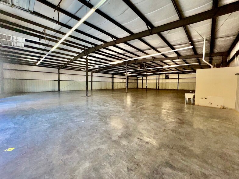 117-D Liberty Dr, Thomasville, NC for lease - Building Photo - Image 2 of 10