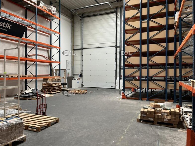Flex in Villeneuve-la-Garenne for lease - Interior Photo - Image 3 of 9