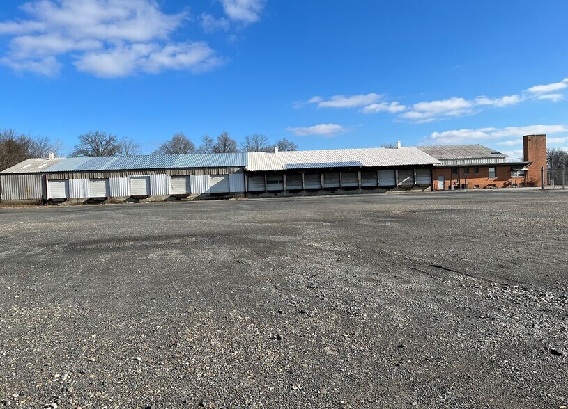 681 Route 211 E, Middletown, NY à vendre - Photo du bâtiment - Image 3 de 16