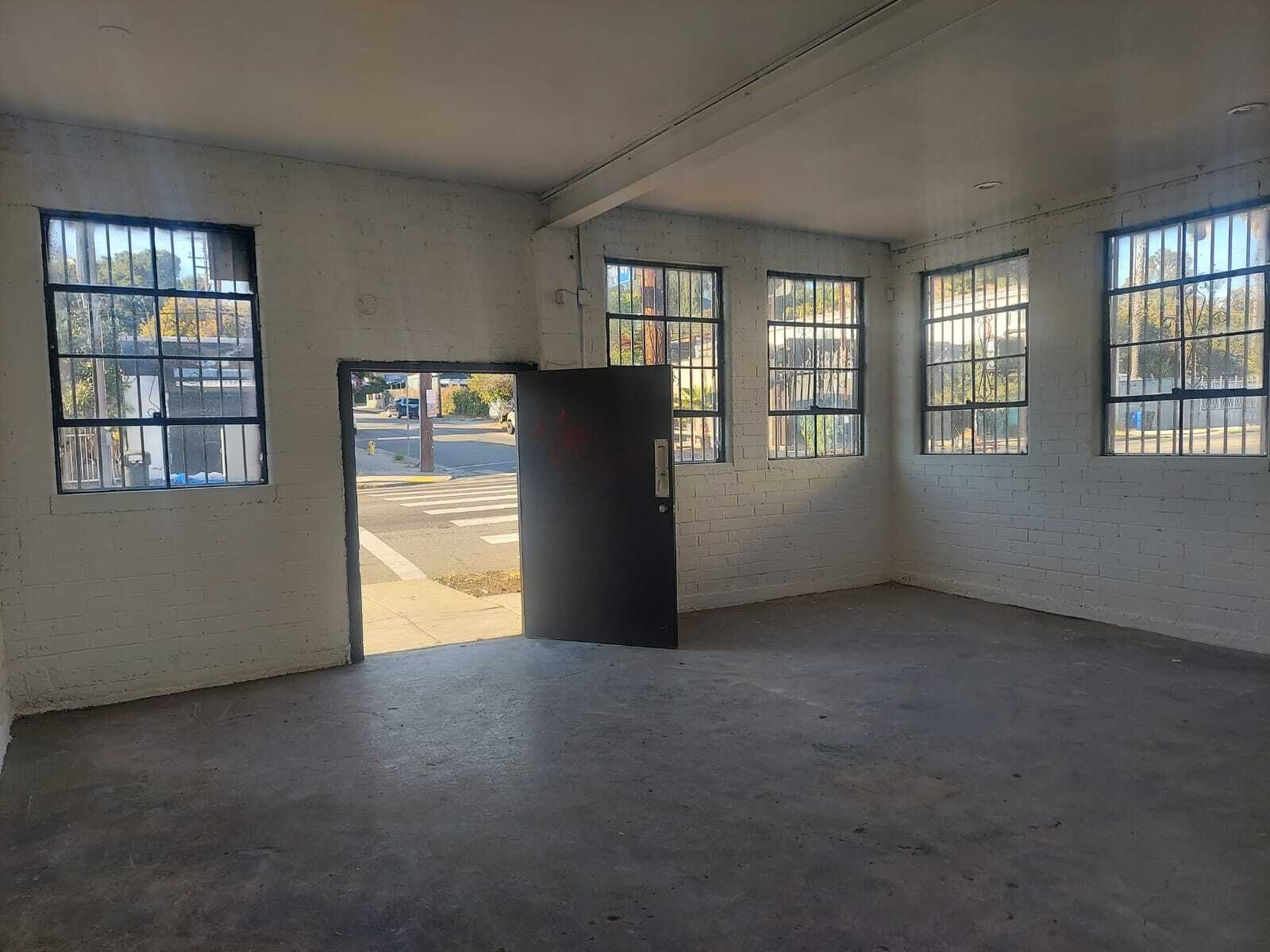 5196 Alhambra Ave, Los Angeles, CA for lease Interior Photo- Image 1 of 3