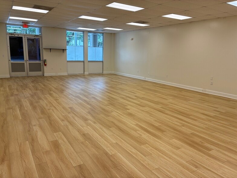 1420 Ribaut Rd, Port Royal, SC for lease - Interior Photo - Image 3 of 26