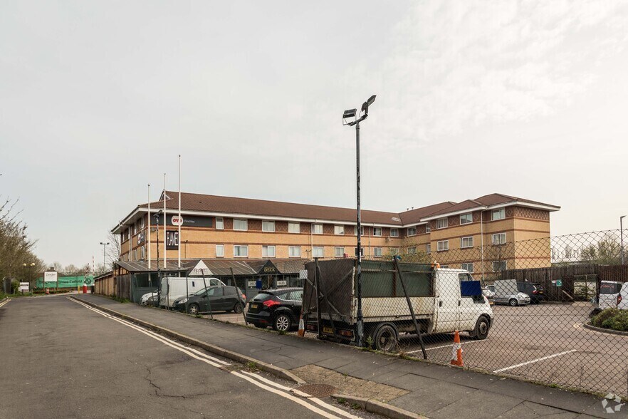 3 Leisure Way, Londres à vendre - Photo principale - Image 1 de 1