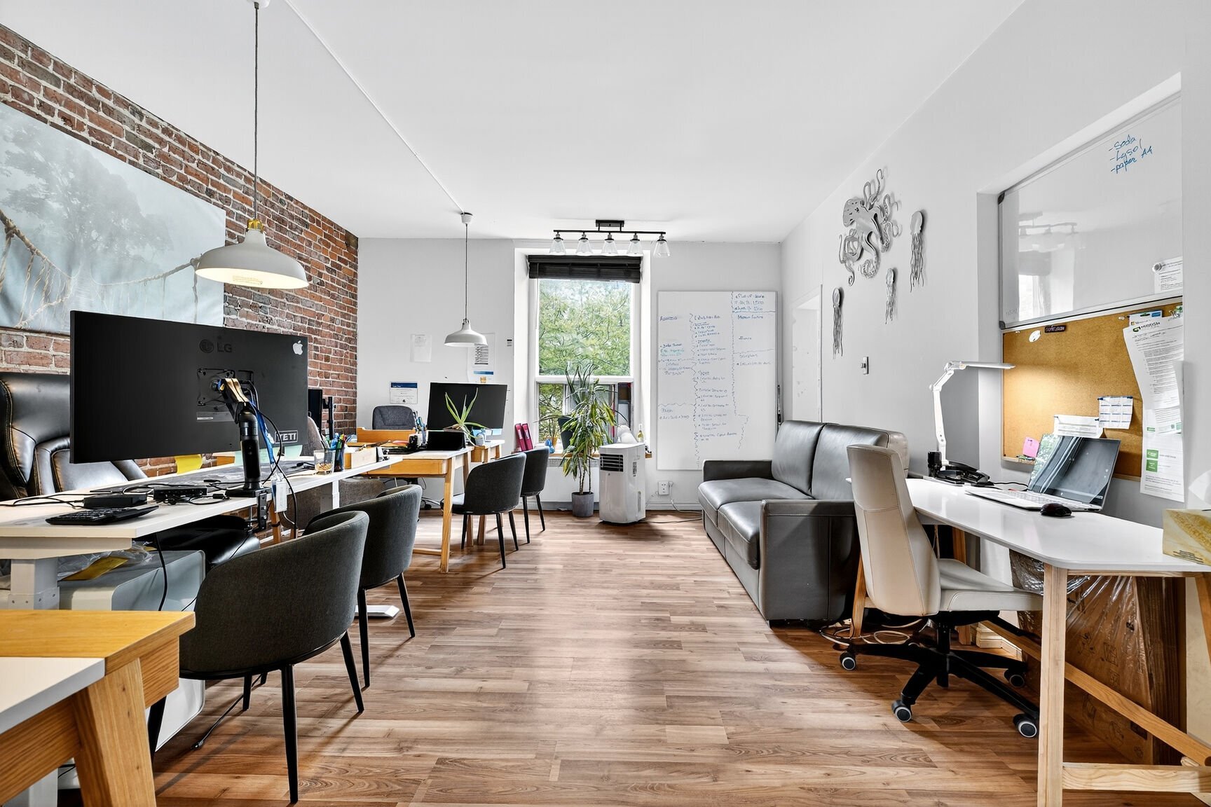 3891 Rue Saint-Denis, Montréal, QC for lease Interior Photo- Image 1 of 14
