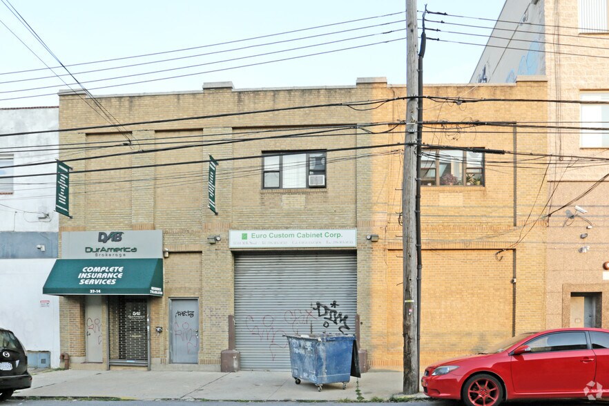 3714 30th St, Long Island City, NY à louer - Photo principale - Image 1 de 4