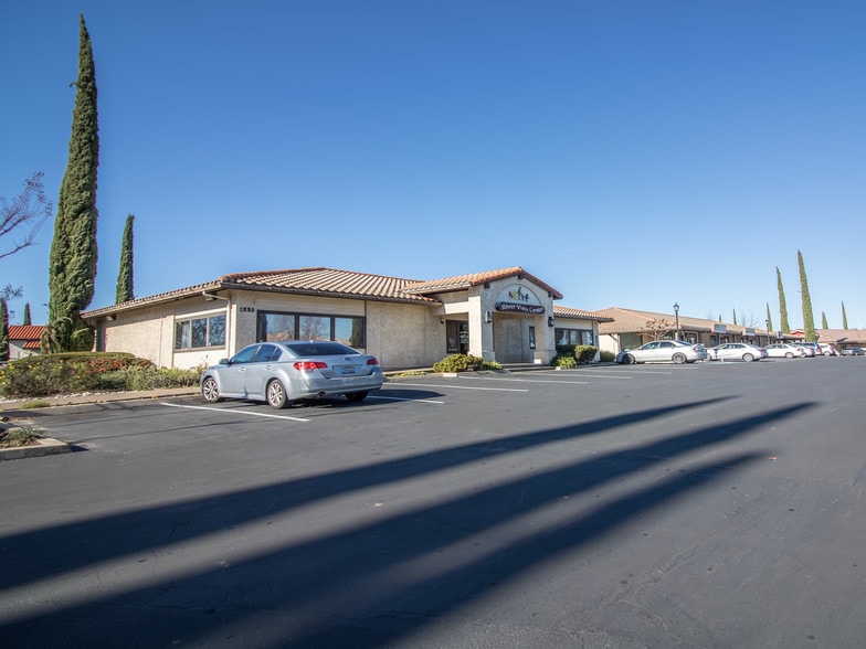 221 Locust St, Redding, CA for lease - Building Photo - Image 2 of 18