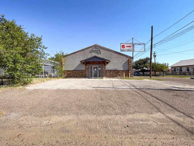 Plus de détails pour 1401 Guatemozin St, Laredo, TX - Industriel à vendre