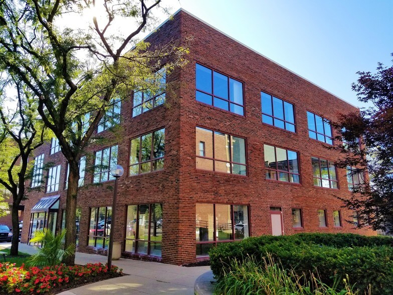 324 E New York St, Indianapolis, IN à louer - Photo du bâtiment - Image 1 de 11