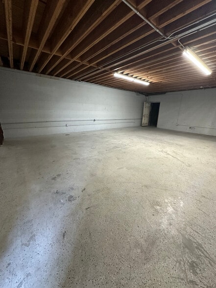 10066 San Fernando Rd, Pacoima, CA for lease - Interior Photo - Image 3 of 21