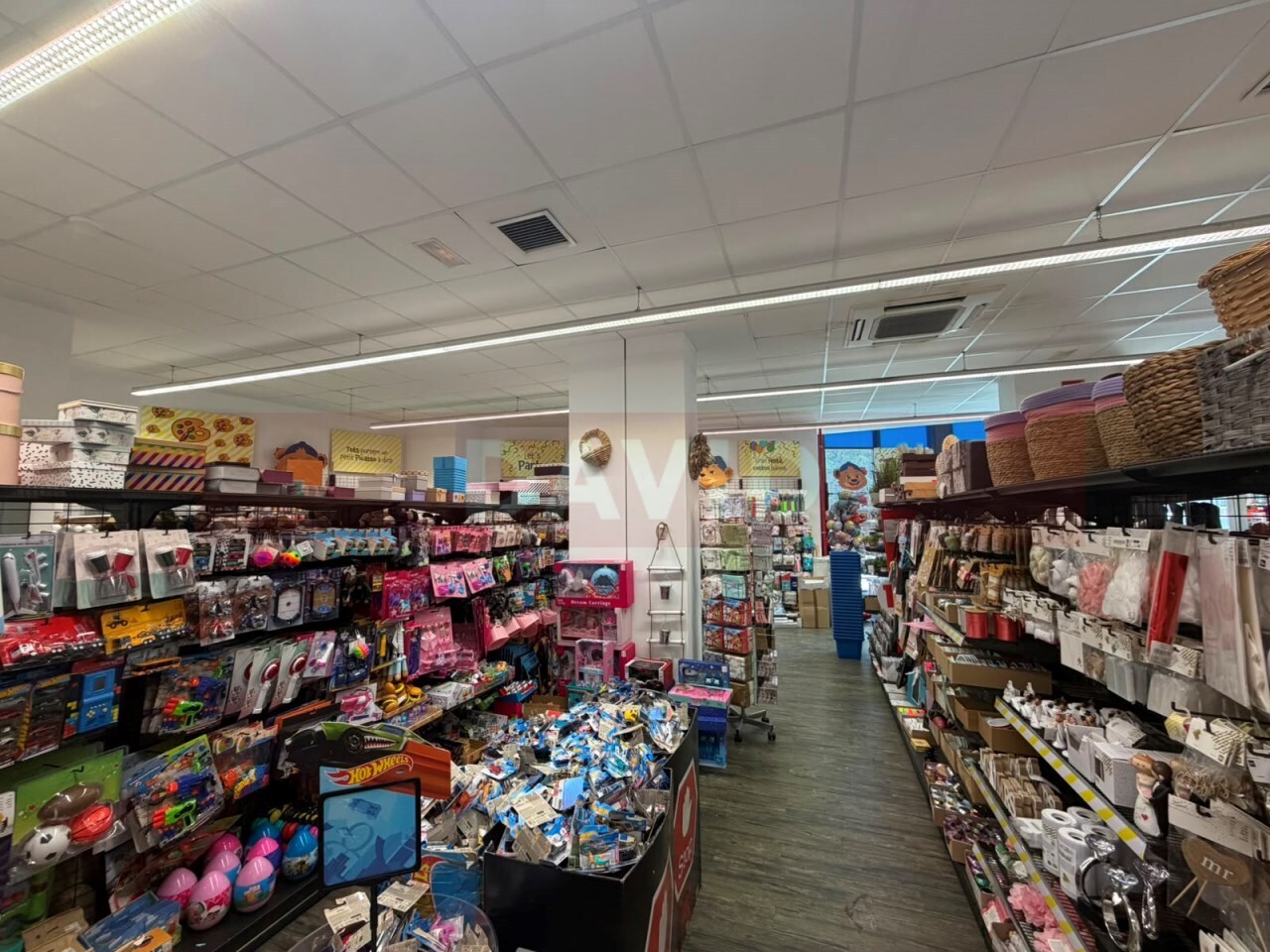 Retail in Santa Coloma de Gramenet, Barcelona for lease Interior Photo- Image 1 of 11