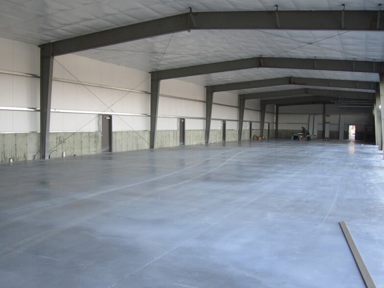 579 Weeden St, Pawtucket, RI for lease - Building Photo - Image 3 of 11