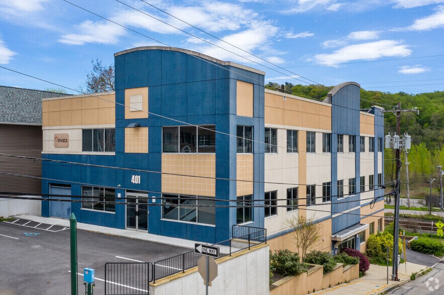 401 E Elm St, Conshohocken, PA for lease - Primary Photo - Image 1 of 5